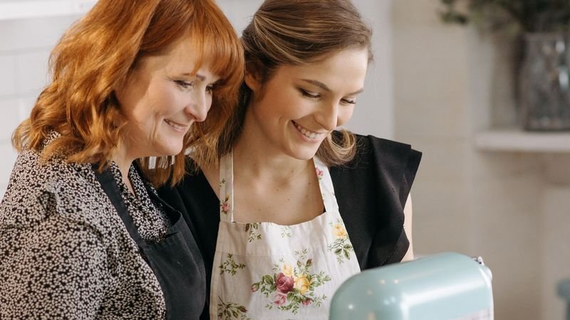 Best Stand Mixers (2026): KitchenAid, Bowl-Lift, Budget & Bread-Baker Picks