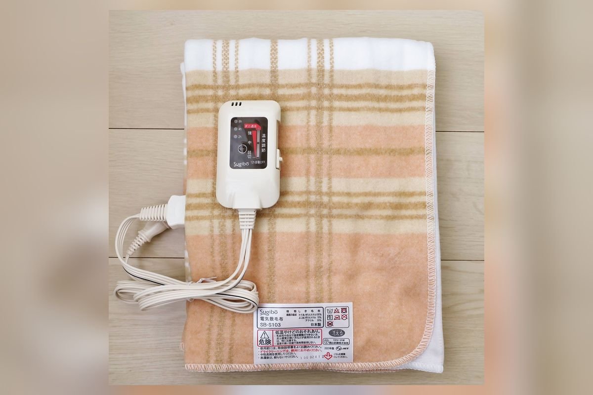 Plaid electric blanket laid flat with a white digital heat controller (representative photo, not the exact product)
